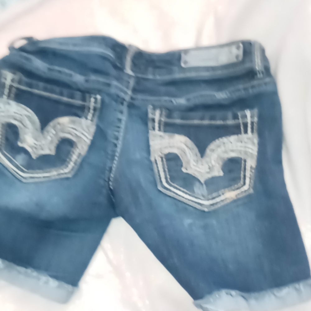 Shorts - Picture 2 of 3